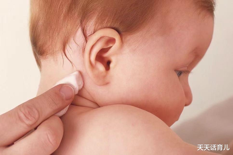 天天话育儿|夏季天热，宝宝脖子总被“淹”，妈妈掌握一些方法，宝宝少受罪