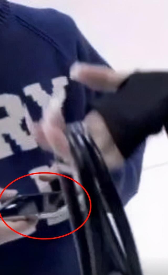 韩国女团|韩女团成员疑被偷拍裙底！男子镜头前公然作案，毫不顾忌被指嚣张