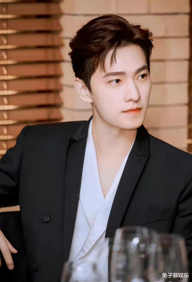 杨洋|杨洋称最大梦想是进军校,谈父母泪崩,新剧《特战荣耀》多会播?