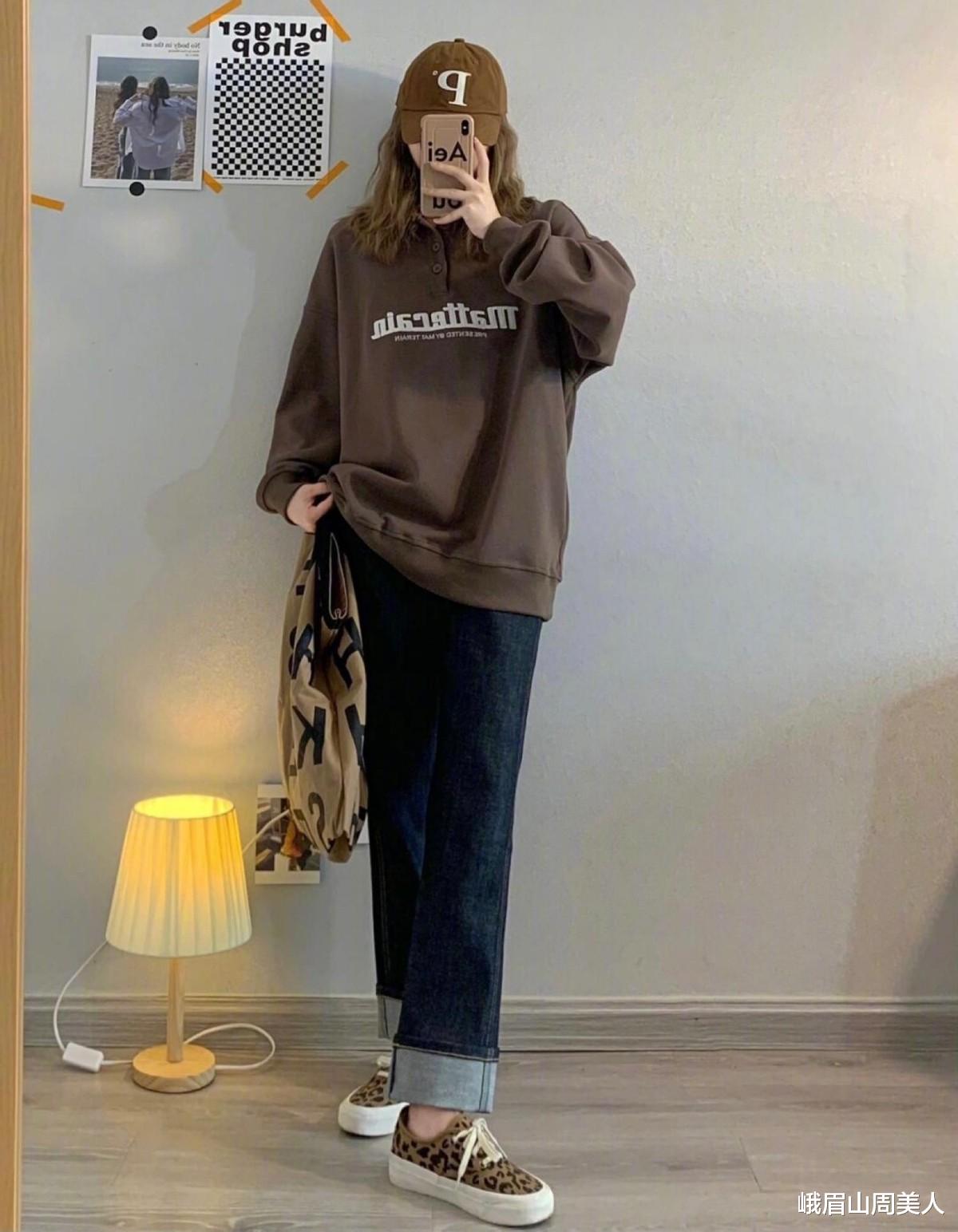 峨眉山周美人|穿阔腿裤时，别再搭小白鞋了！今秋流行搭这3双鞋，显高时髦还高级