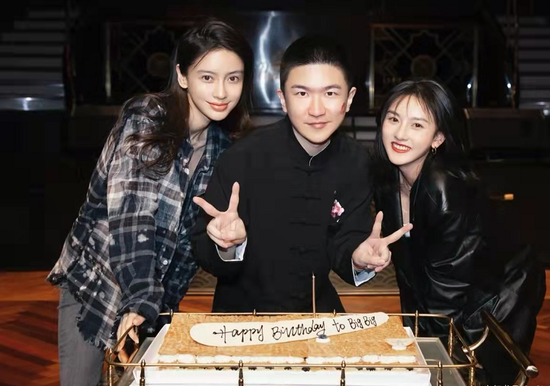 张大大|张大大晒众星庆生照，baby被P太狠嘴变歪，杨超越素颜出镜清纯动人