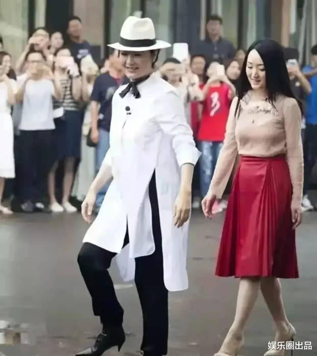 林青霞|林青霞和杨钰莹合影火了，气质差距太大，被指像“奶奶和孙女”