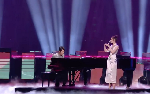 旗袍公馆|郎朗夫妇亮相818晚会,吉娜穿旗袍凹凸感迷人,芭比腰让人嫉妒