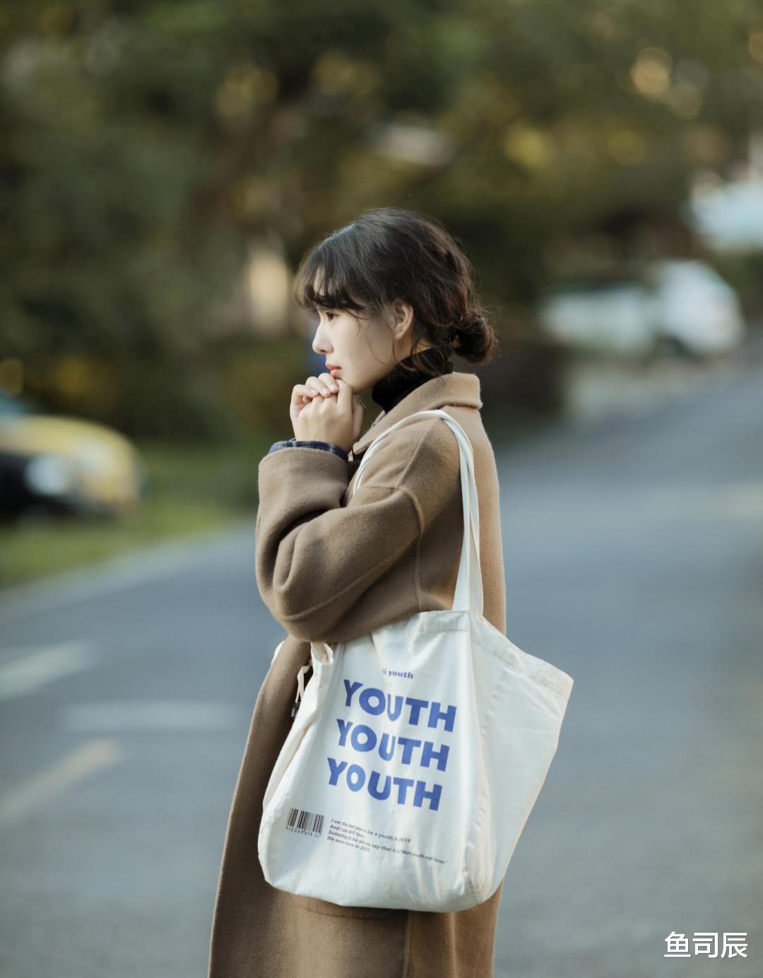 鱼司辰 秋冬韩系不露腿穿搭怎么穿？西装格子外套+牛仔裤，复古又时髦！