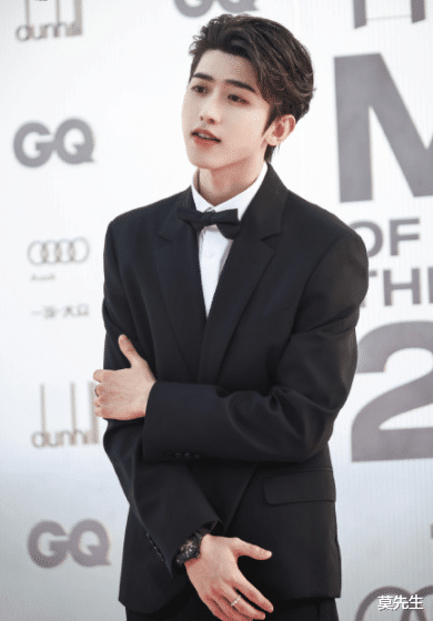 我是歌手|GQ盛典红毯状况多：杨天真王嘉尔像“情侣装”，杨笠辣手摧花