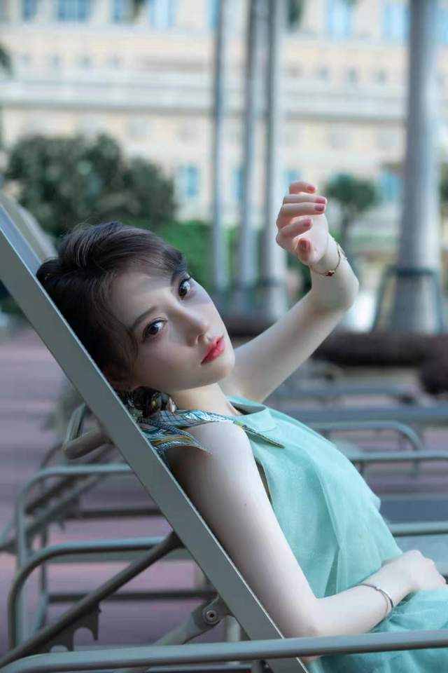 冯提莫|新年新气象！冯提莫唱出自己风格的送你一朵小红花，歌声让人泪目