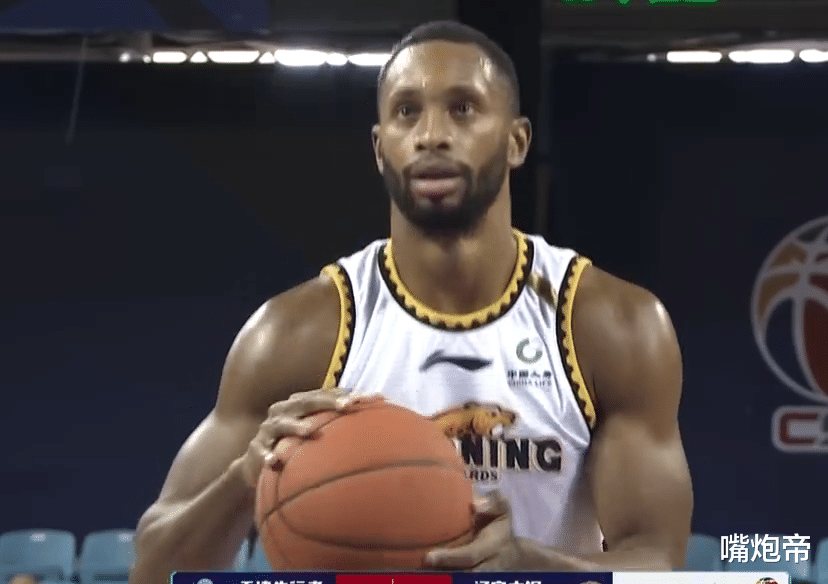 遼寧男籃|看不起人？天津全華班+板凳球員暴擊遼寧！趙繼偉吃T，郭艾倫躺著看球