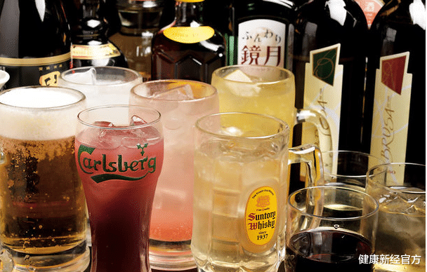 健康新经官方 河南42岁男子，坚持每天吃芹菜养肝，半年之后，肝脏情况如何了？