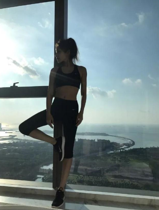 萧亚轩|42岁女星17年交往18个男友，“鲜肉菩萨”绝非浪得虚名！