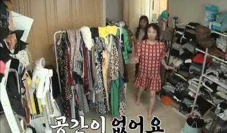 明星|女明星的另一面：连生三胎后做起全职妈妈，百万豪宅无处下脚