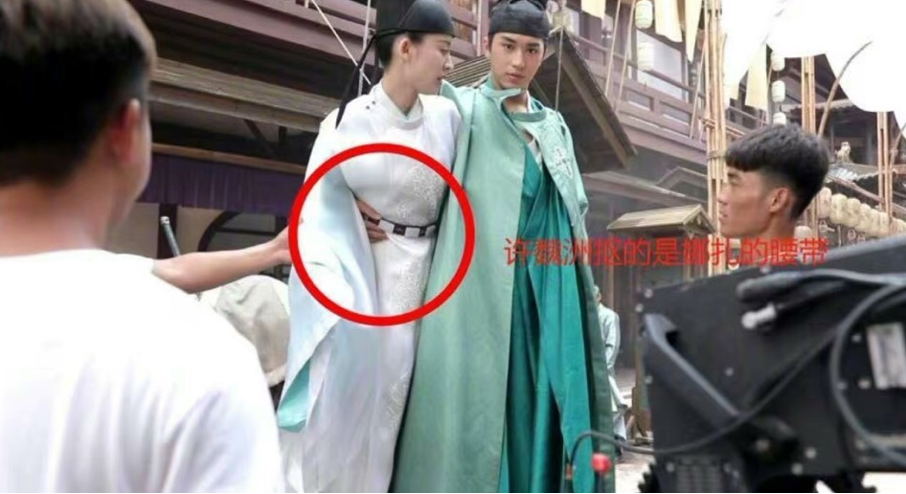 古力娜扎|许魏洲与娜扎拍亲密戏，手放女方胸前引争议，剧组：已做防护措施