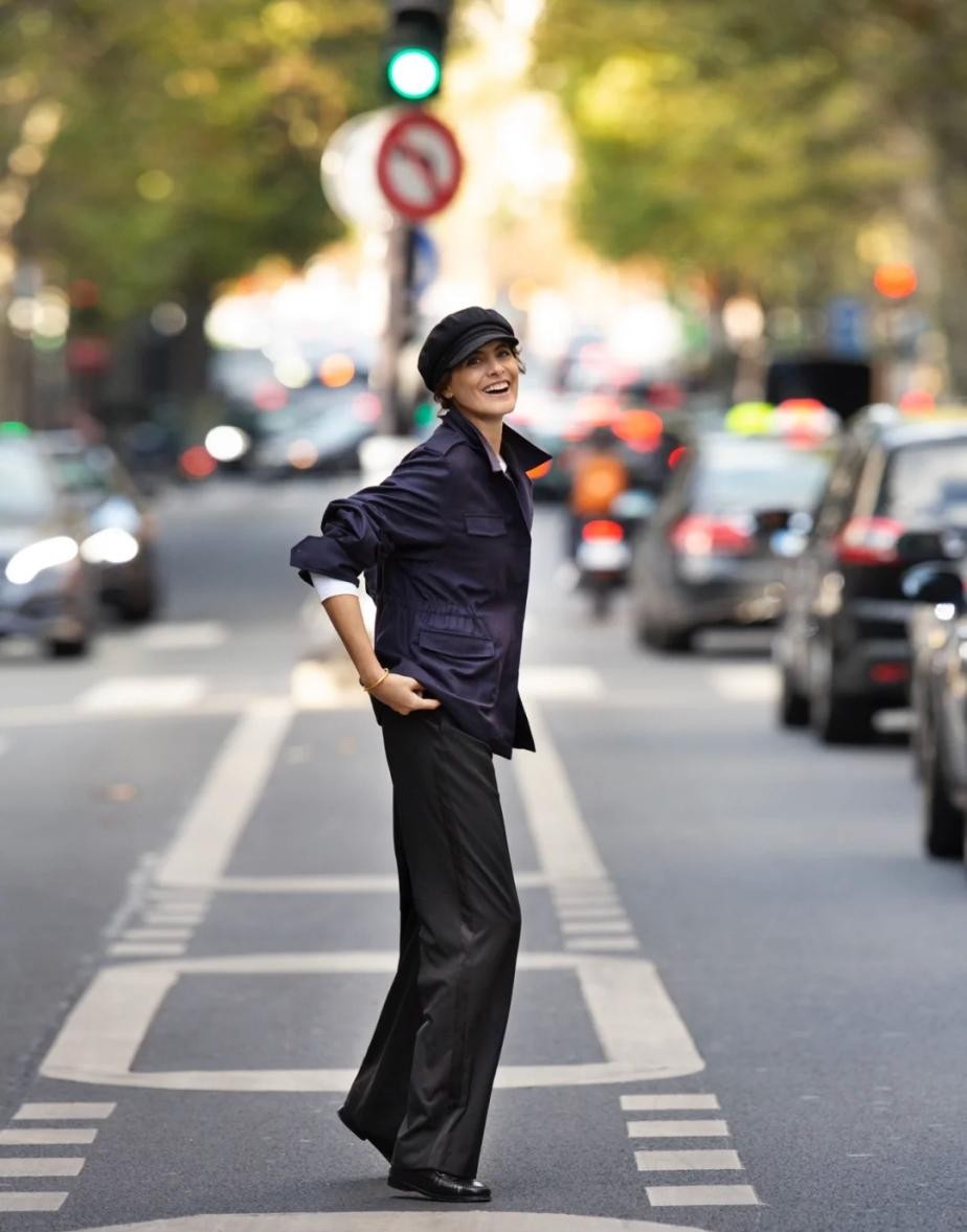 猫姐品衣有道|被这位传奇超模惊艳到了，64岁依旧优雅，她的时尚箴言你懂几句？