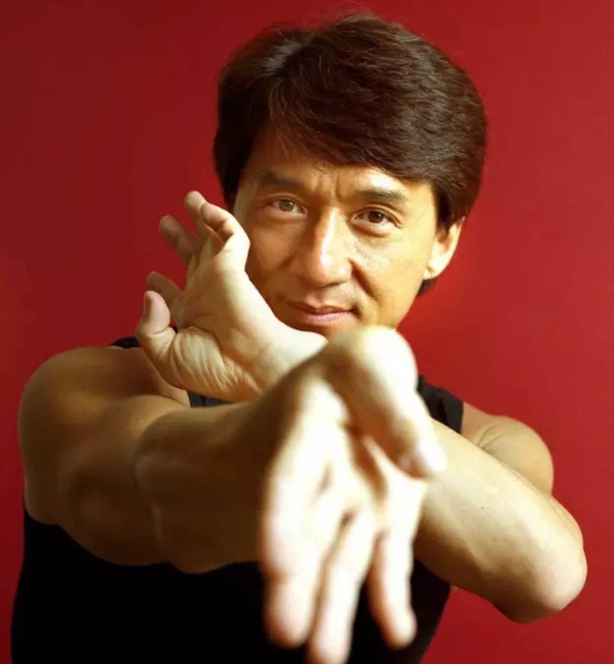 成龙|成龙复杂的原生家庭：俩哥哥同父异母，俩姐姐同母异父，亲疏有别