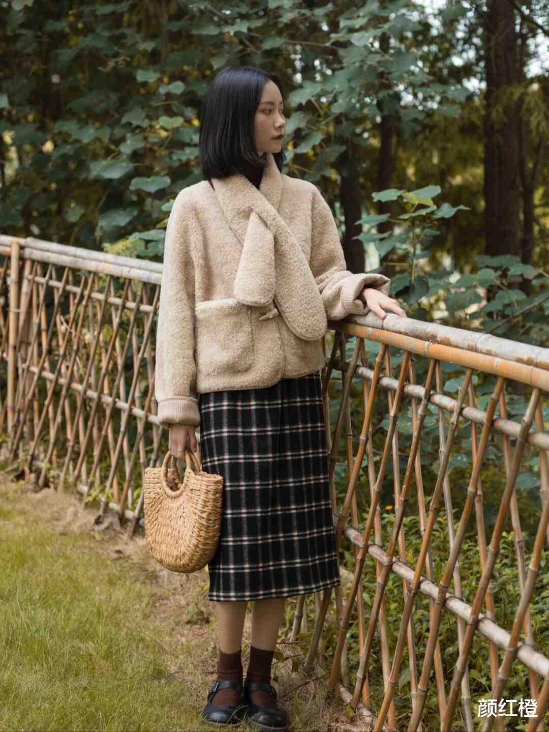 颜红橙 今年冬天裙装怎样选?码住这些高腰开叉裙,时髦精致又有气场