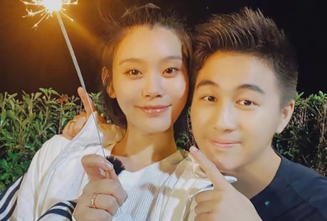 奚梦瑶|奚梦瑶二胎得女，何猷君晒一家四口同框照，小女儿粉雕玉琢太可爱！