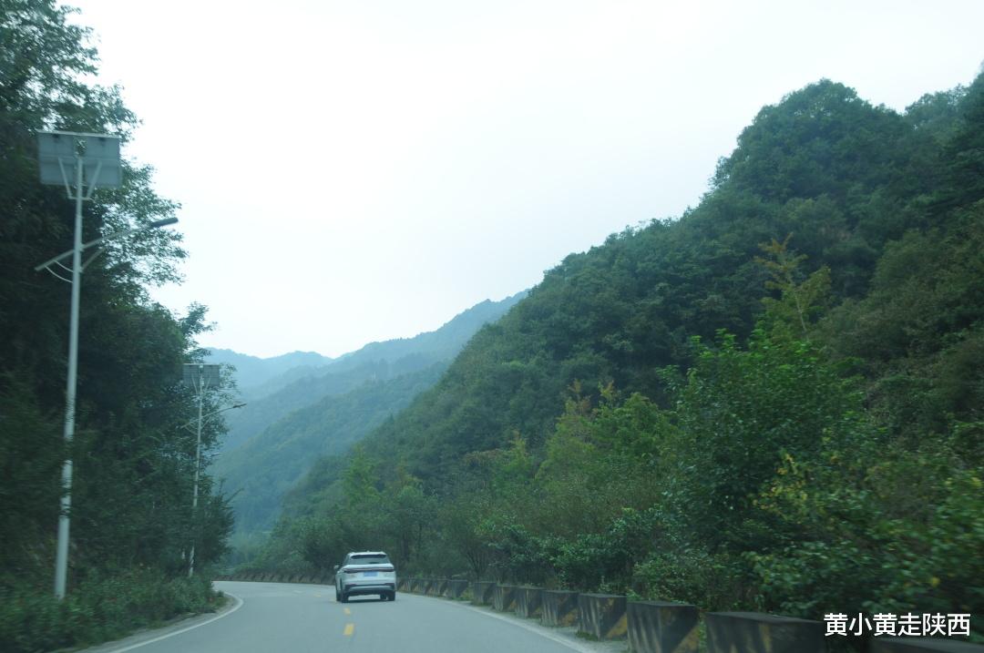 |藏在秦岭深处的小城，地处4市边缘区，下高速还要翻两座山才能到