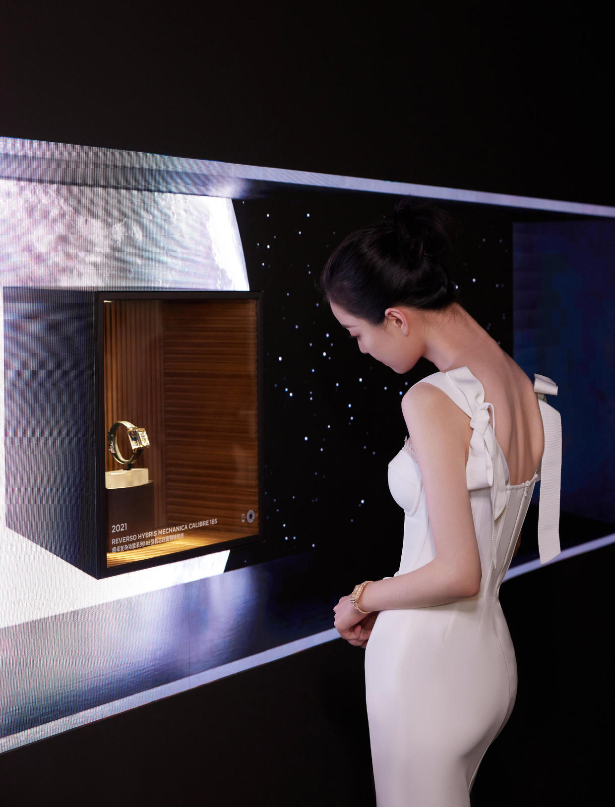 倪妮|倪妮气质“绝”了，穿吊带裙秀出“撩人曲线”，170身高让人羡慕