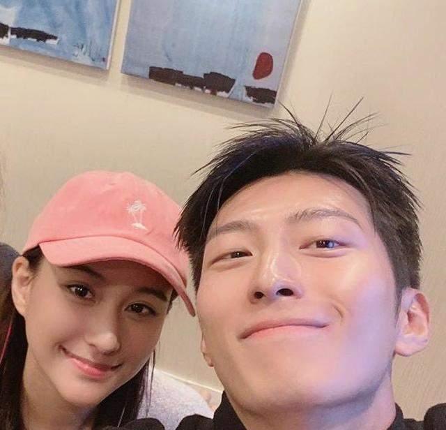 何超莲|何超莲晒出零钱余额，数字让人难以想象，和窦骁看似好事将近