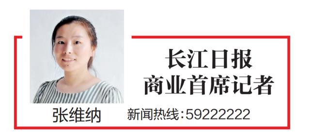 长江日报 老人边看英文版物理书边卖鸡蛋,红了之后,书也不敢看了