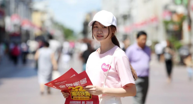 深圳市|“流浪女大学生”现身深圳街头,长相清秀且衣着干净,却拒绝工作