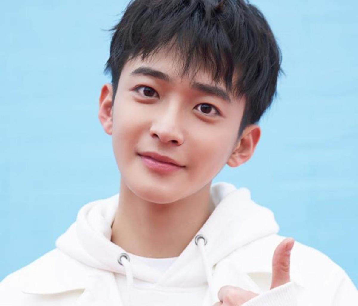 甜宠剧|新一部甜宠剧将袭，腹黑男爱上呆萌女，看到CP照：甜蜜氛围十足