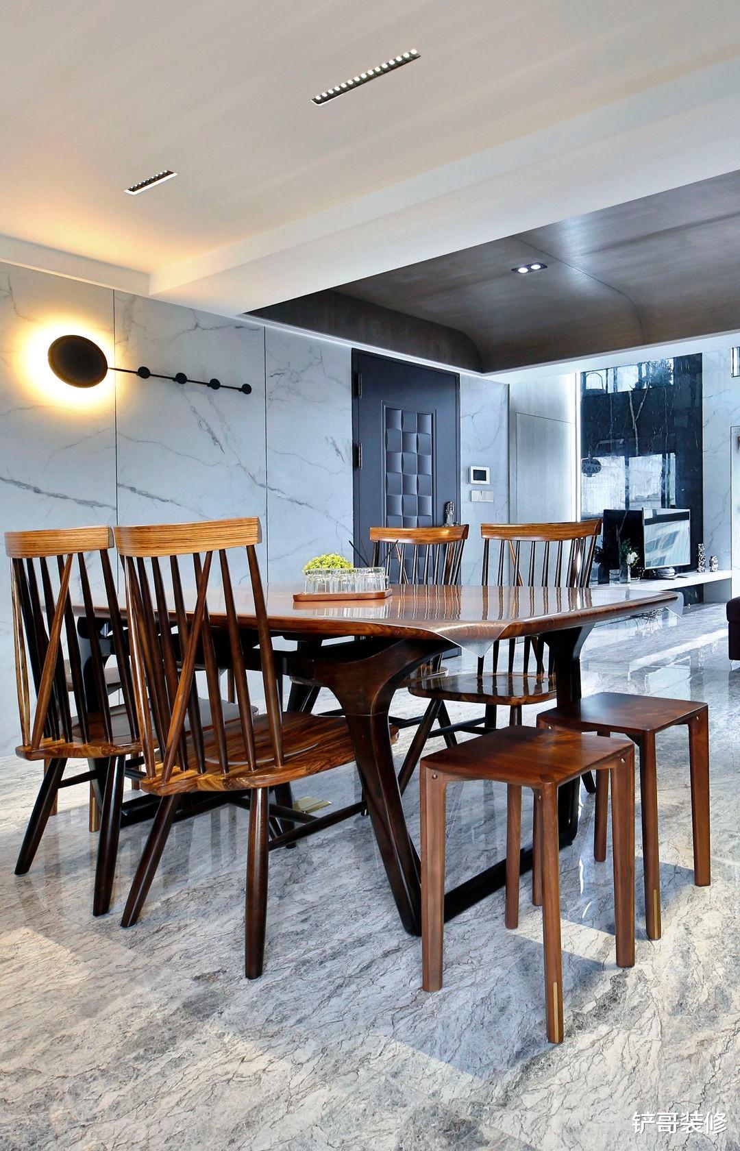 将复式变简单,用极简的画风勾勒生活,“空”也可以让人很满足