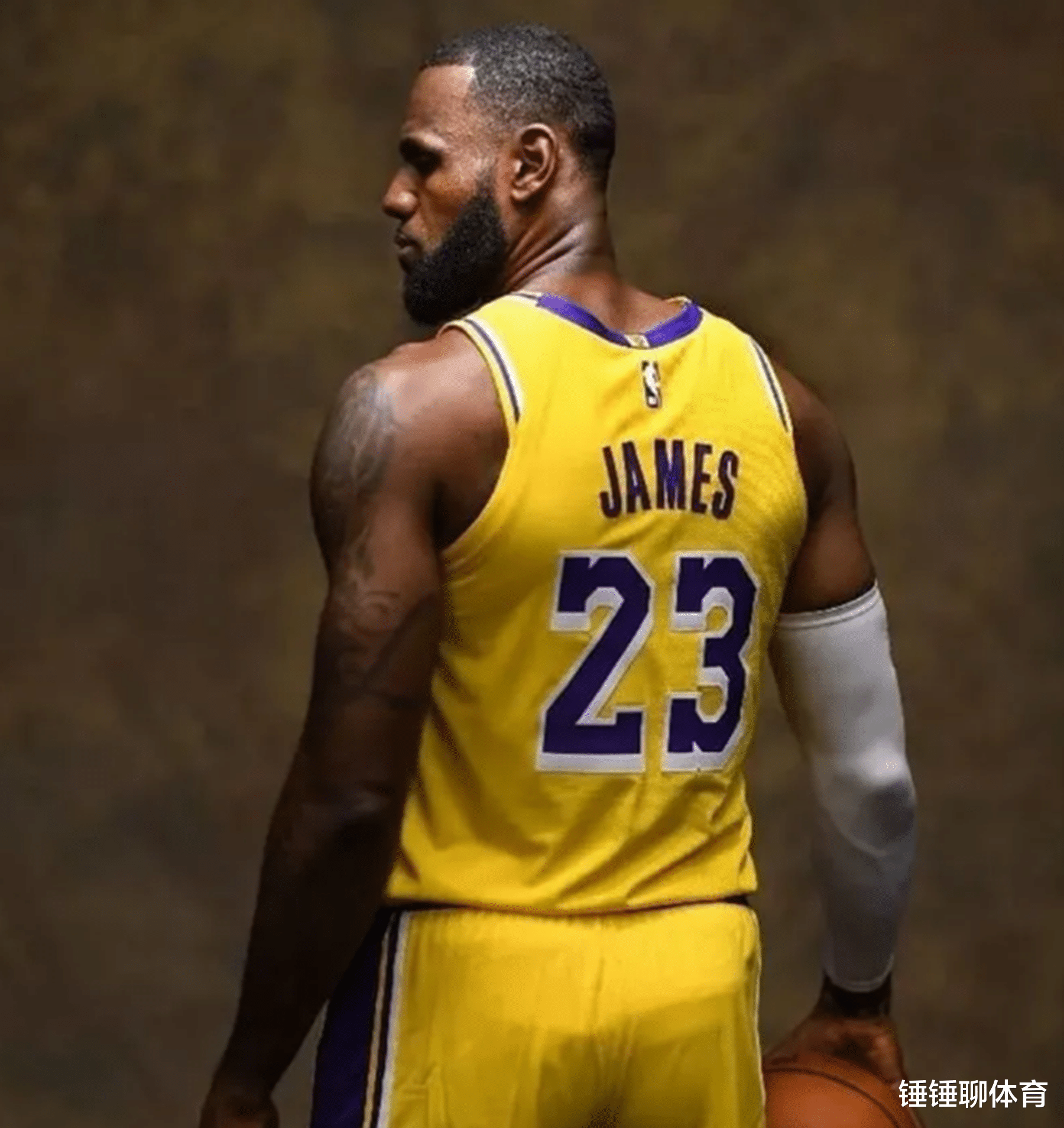 湖人队|珍妮·巴斯：未来湖人将依旧围绕詹姆斯建队！浓眉：那我走？