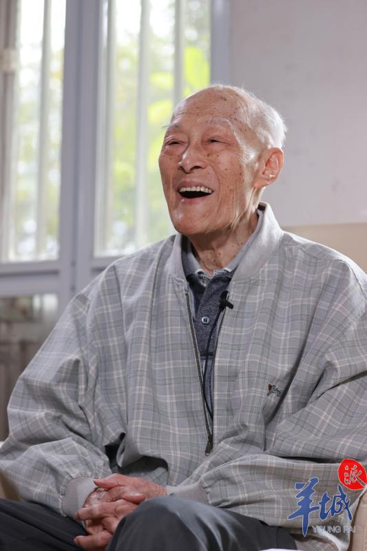 羊城派 （珍贵影像）岭南文史   杨奇：一位穿梭粤港冒险犯难的传奇报人