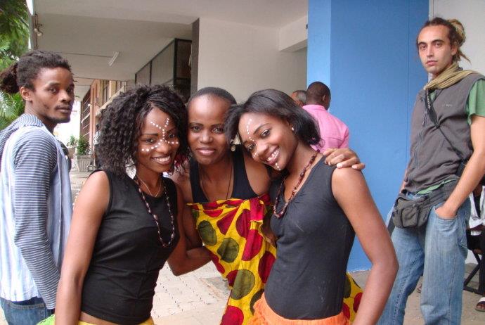 日本 法国向左，日本向右！一年50万人黑人被“耍手段驱逐”到非洲穷国