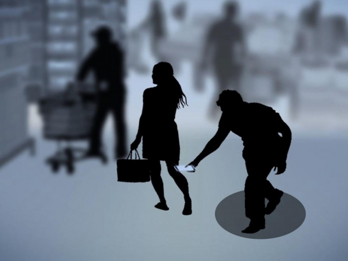 偷窥 川外女大学生厕拍流入外网，偷拍者仅16岁，非法产业月入数十万