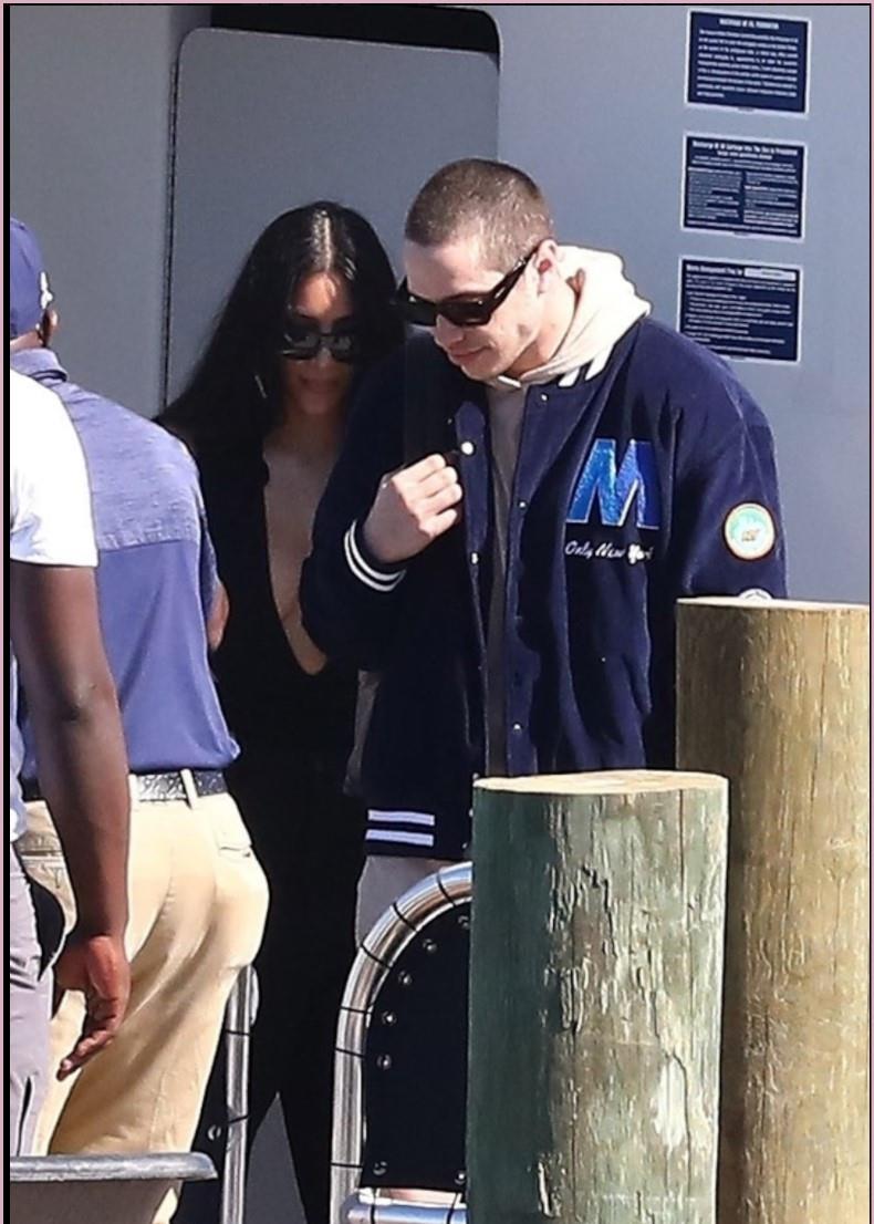 金·卡戴珊|卡戴珊打翻醋坛子 27岁小男友竟跟坎耶新女友拍摄火辣情侣照