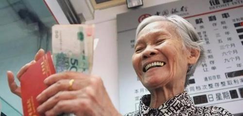 静静聊澸情|养老金越涨差距越大，有人建议高于5000的不能再涨，是否可行？