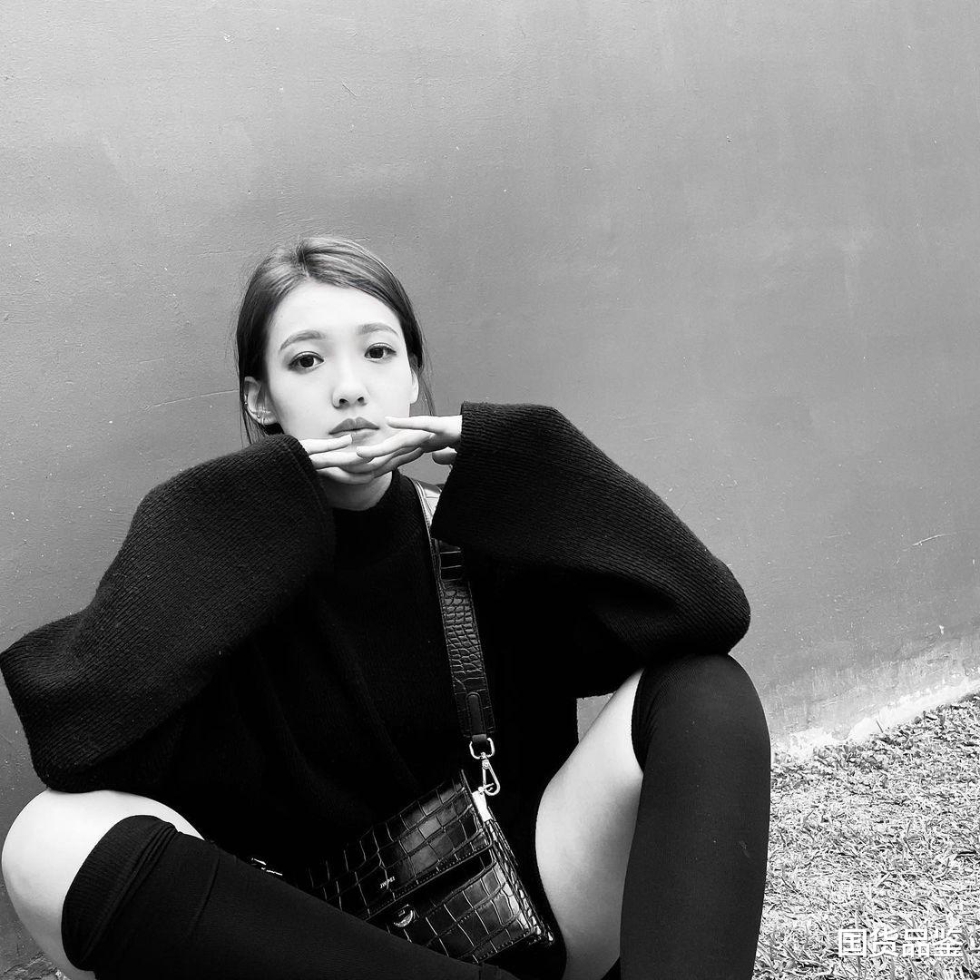 水果 长相清新单纯极具粉嫩少女感的正妹彩妆师——Bonny