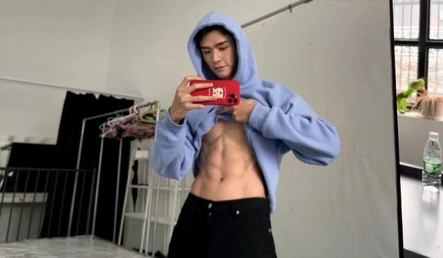 德云社|龚俊喜提1000万大粉!开心发文案,活脱脱一个“逗趣”人设