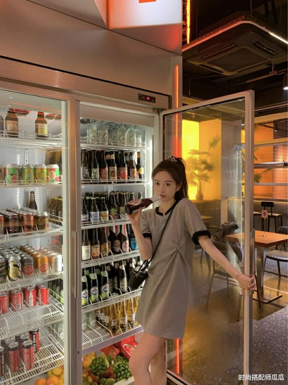 时尚搭配师瓜瓜|今年夏天火了这条“懒人裙”，慵懒时髦还显瘦，很适合三十岁的女人