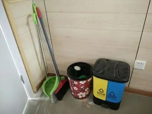 时尚装修设计大全 你家的扫把还乱放?不妨打造一个家政空间,让家务效率提升10倍!