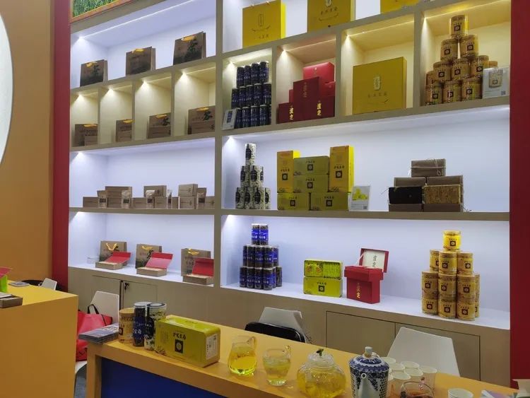 圣洁甘孜 我州首次组团参加四川省第十届国际茶博会，甘孜茶叶亮相