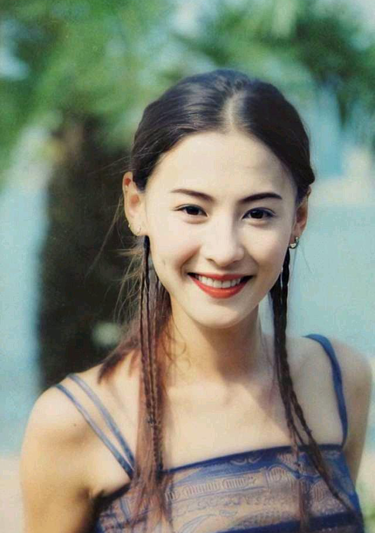 电影|10位混血女星今昔颜值对比：有人30颜垮，有人50如少女，谁最扛老