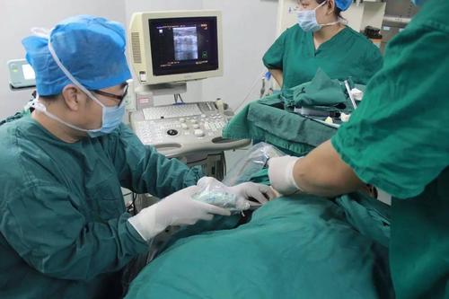 母婴说事|产妇疼到受不了，丈夫要求“转无痛”，反被丈母娘狠批，亲妈无疑