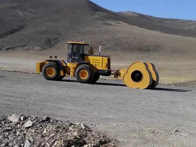 乘风破浪哈威液压夯 陕西省旬邑至凤翔高速公路冲击碾三边形冲击压路机施工案例