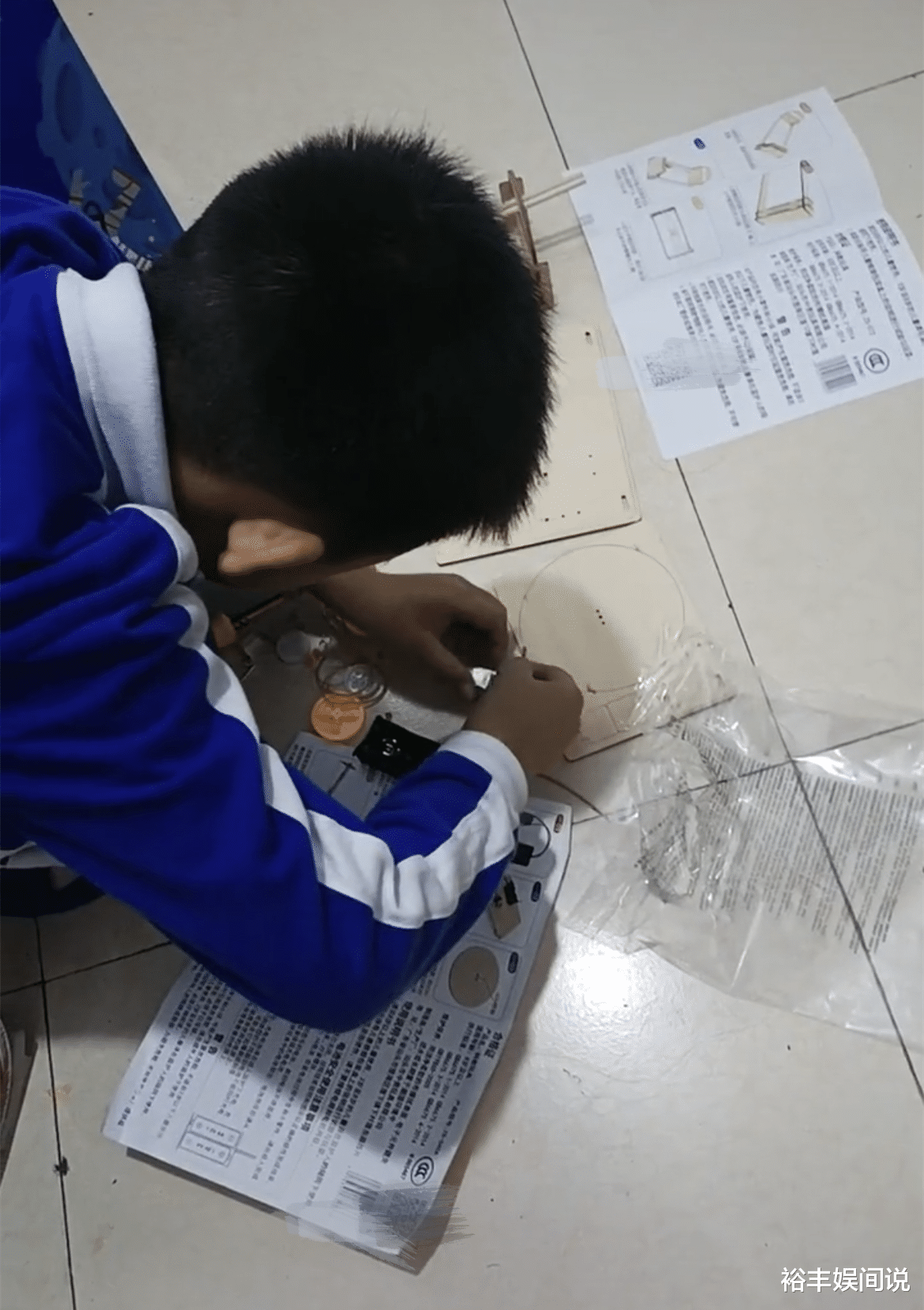 |孙辉获妈妈称赞爱动脑筋，孙海洋却遭网友批评，儿子面前不懂回避