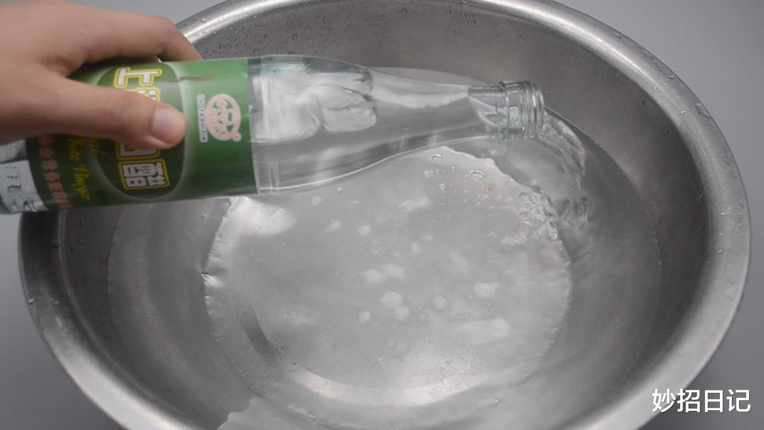 |毛巾用久油腻有异味？教你一个清洗技巧，毛巾洗完柔软干净无异味