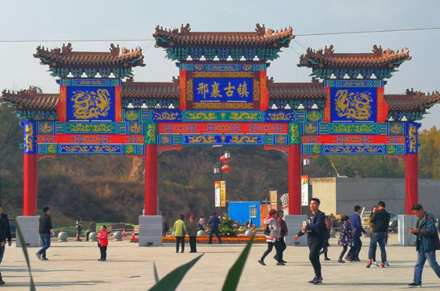古镇 河北又一“假古镇”走红,耗资30亿建造,游客众多但本地人却不去