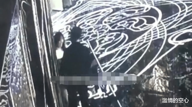 辽宁某娱乐场所女顾客侵扰男服务生,如果性别互换,还会无事吗?