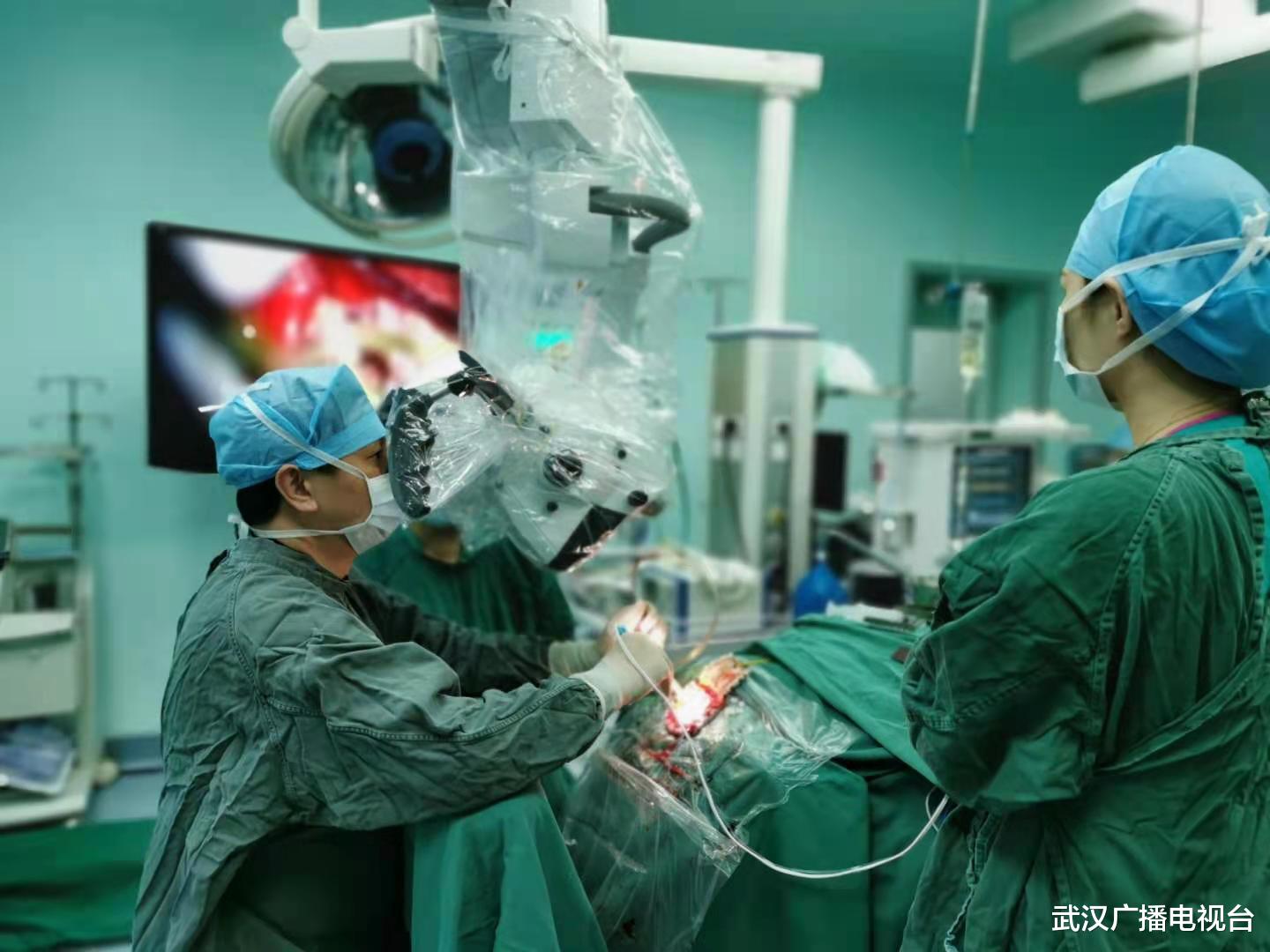 武汉广播电视台 坚强！武汉一身患脑瘤妈妈顺利分娩