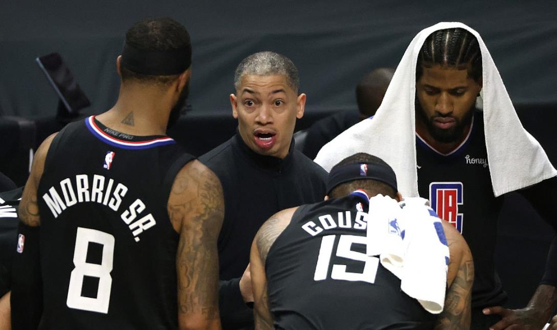 一个善良的小槑|2年1500万，真不值那么多！湖人拒绝的没错，快船却只看名气