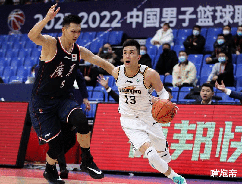 辽宁男篮|辽宁狂胜31分还上主力！杨毅杨健一针见血，杨鸣真不给杜锋任何面子