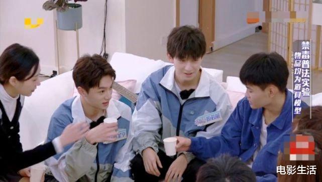 天天向上|不靠明星热度，却依旧做得“红火”，《天天向上》靠的是什么？