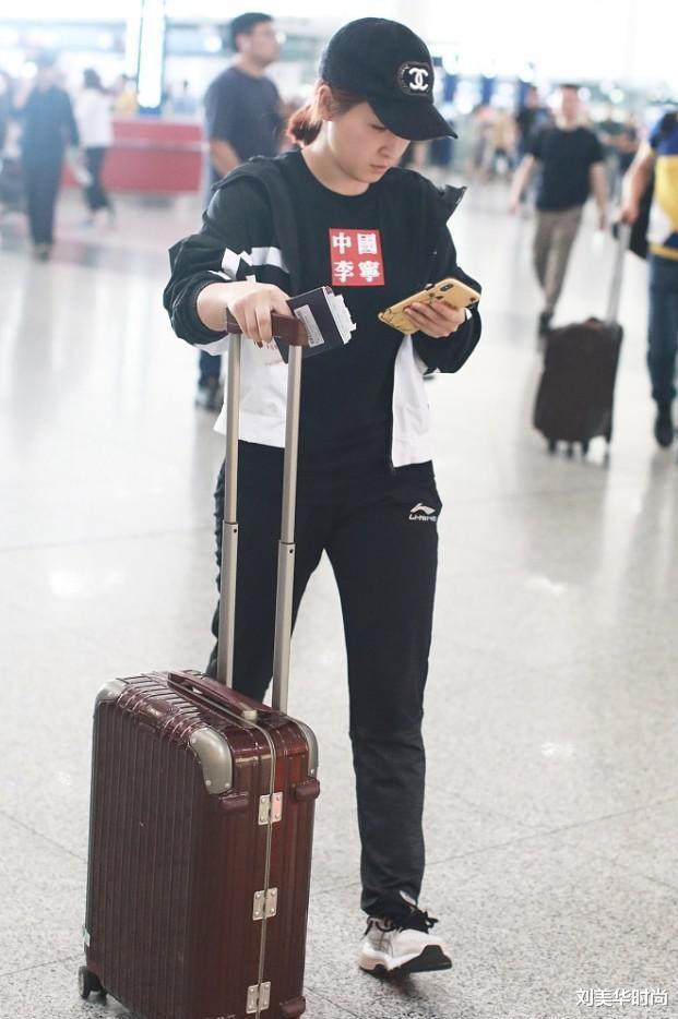 穿衣搭配|没得金牌的刘诗雯脱下队服也可爱，休闲造型太舒适，低马尾显元气