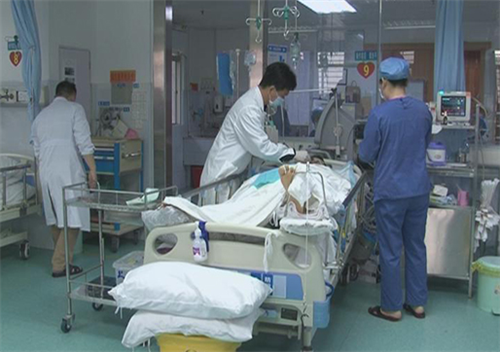 陕西一男子为娶情人,让轿车翻车致孕妻死亡,人性的险恶超出想象